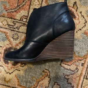 Lucky black wedge ankle boot